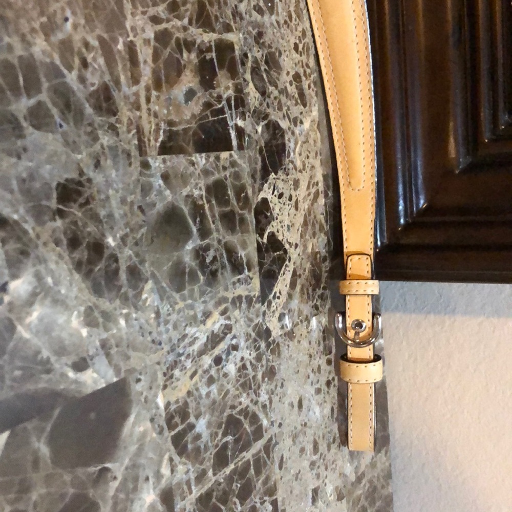 I’m selling an authentic coach shoulder strap.